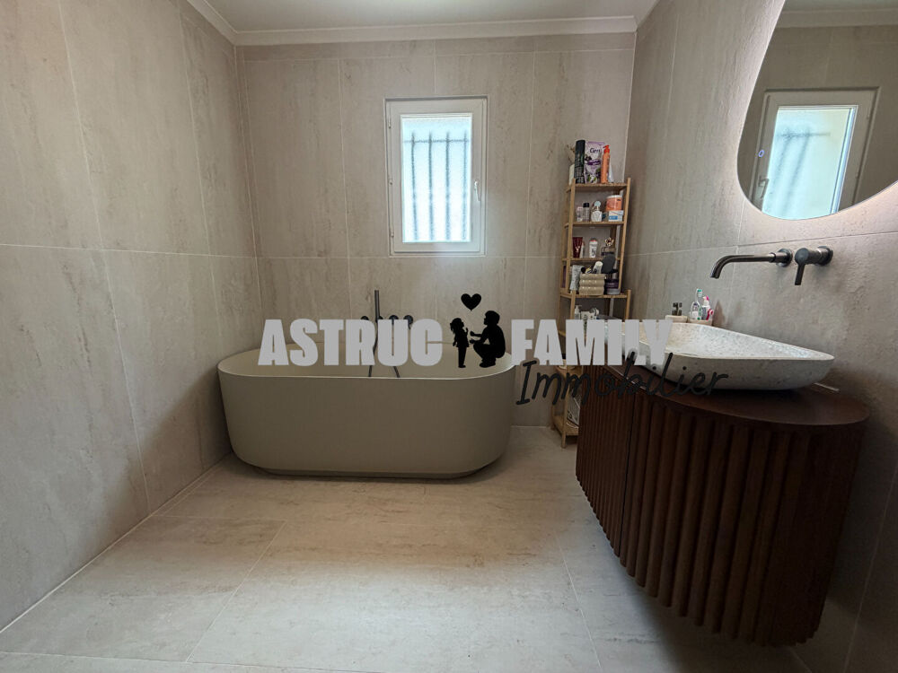Vente Maison Aigues Mortes - Maison  Plain Pied  3 chambres -  Piscine Garage Aigues mortes