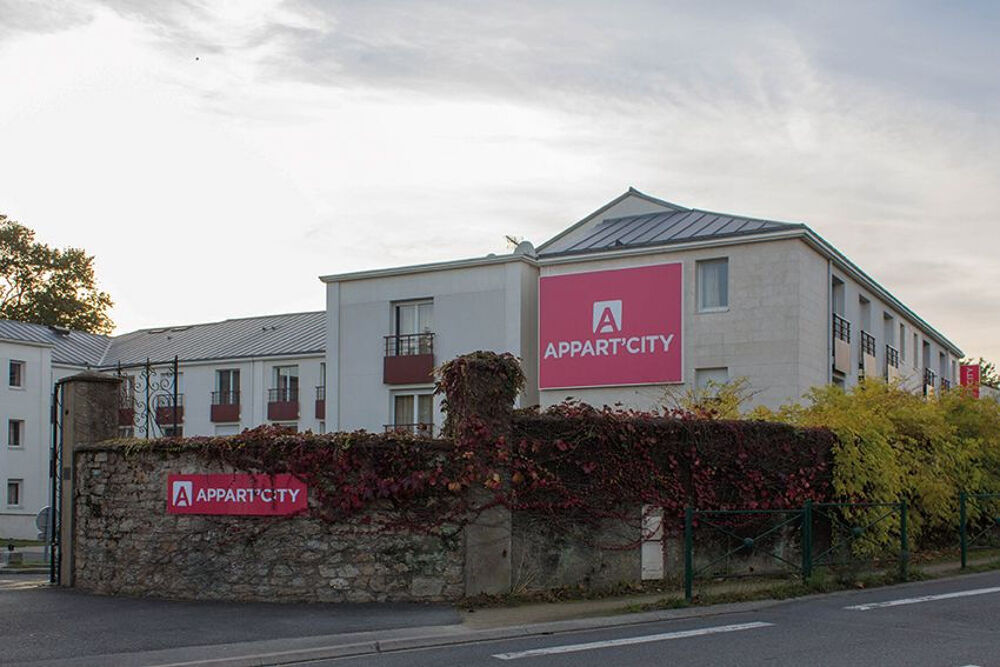 STUDIO MEUBLÉ ET PARKING SAINT-HERBLAIN