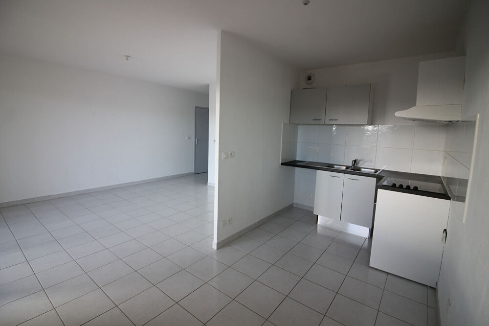 GARONS Proche centre village bel appartement P3 en résidence de 61m² avec terrasse et 2 parking