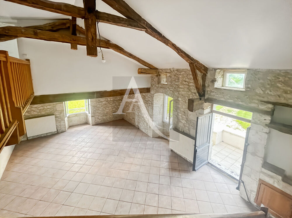 Maison en pierre avec piscine à la campagne