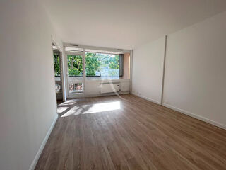  Appartement à louer 4 pièces 79 m²