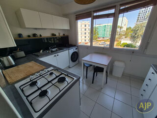  Appartement à louer 4 pièces 79 m²