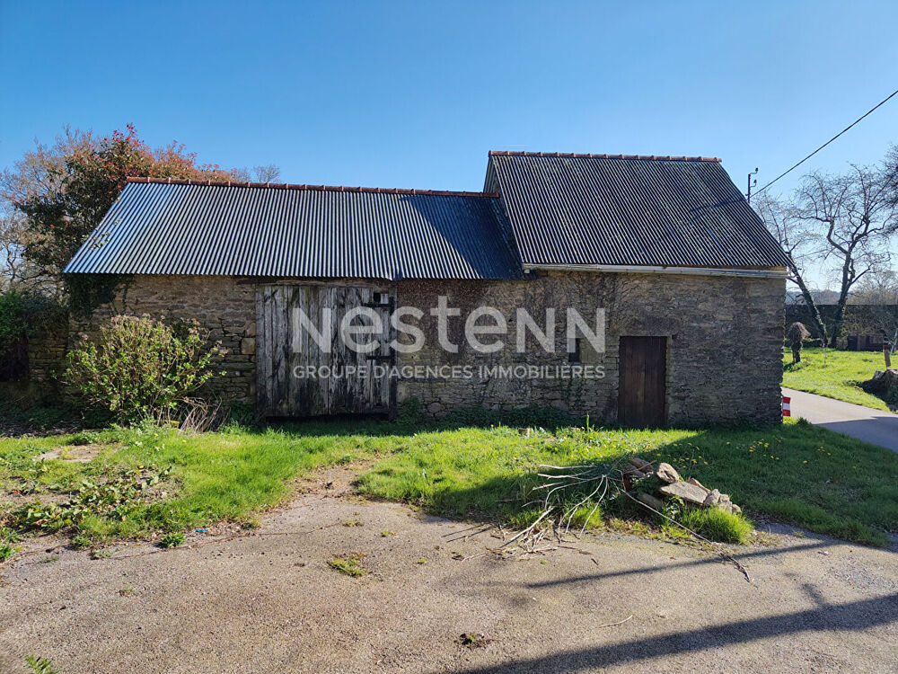 Corps de ferme à rénover avec jardin PLUHERLIN