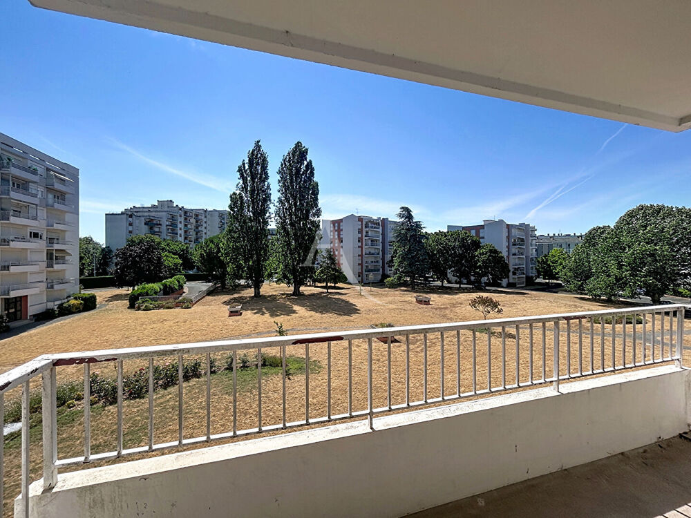 Appartement T3 de 70 m² évolutif en T4 , balcon et ascenseur , Fort potentiel , Angers