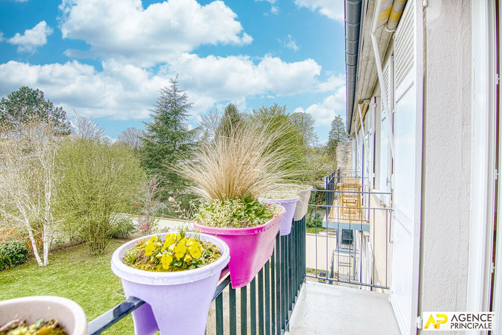 Vente Appartement Versailles Ermitage Appartement duplex 4 pièces 105 m² au sol situé au 2ème et dernier étage avec cave, box et jardin collectif Versailles