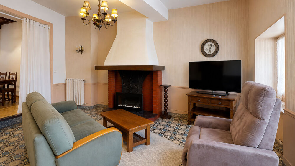 Maison Pieusse 4 pièce(s) 160.43 m2