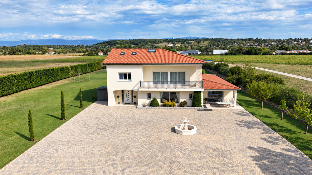 MAGNIFIQUE MAISON RENOVEE DE 270 M² SUR UNE PARCELLE DE 5030 M²