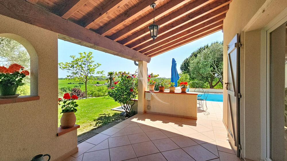 Vacquiers, villa principale, villa d'amis et piscine