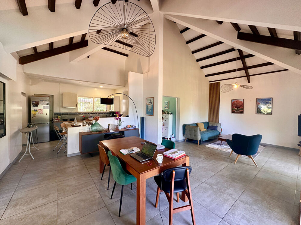 SAINT-GILLES : MAISON DE PLAIN-PIED + GARAGE SUR GRANDE PARCELLE