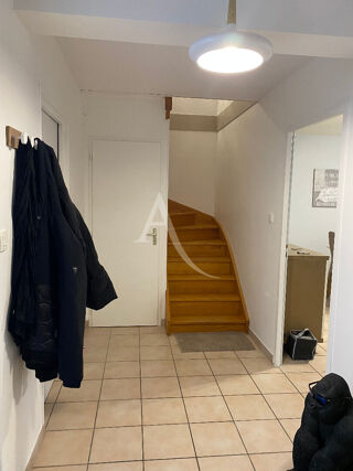  Maison à louer 4 pièces 122 m²