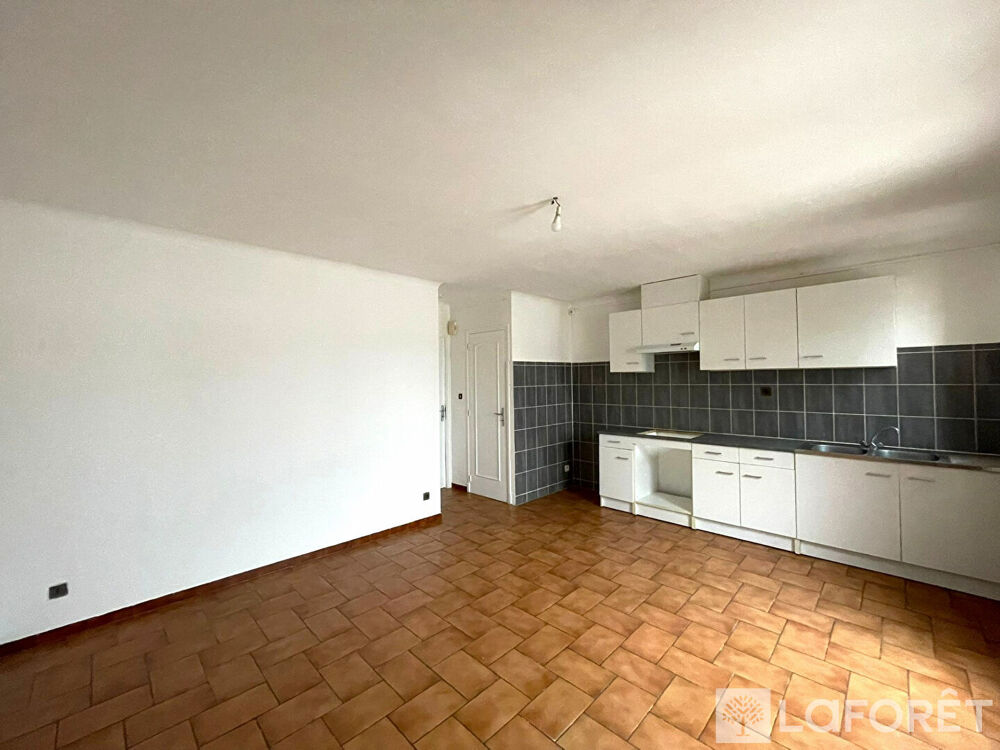 Appartement T2 avec extérieur et garage à Prades