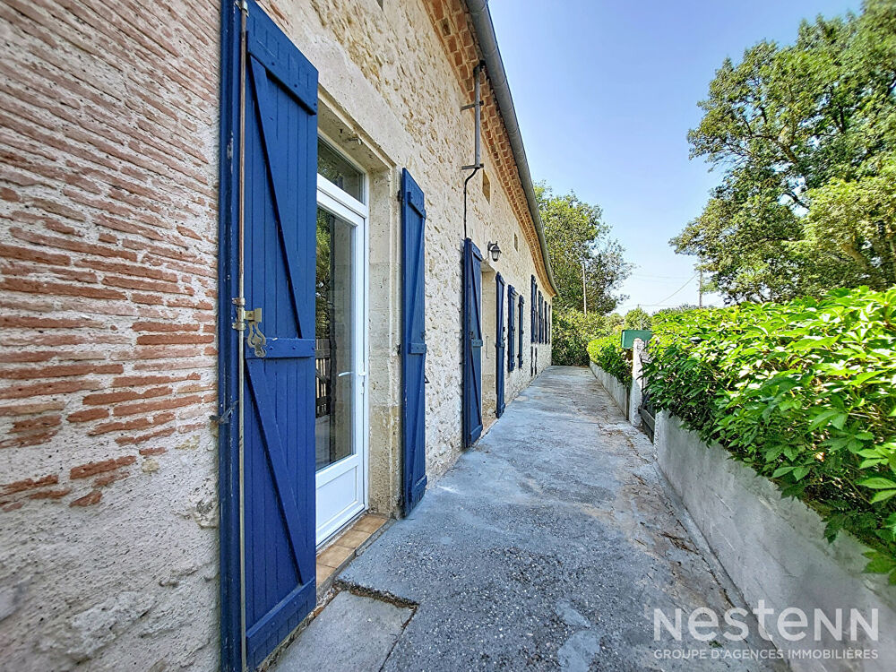 A Vendre Maison en pierre rénovée avec dépendances sur plus de 6 600 m² à Saint-Puy
