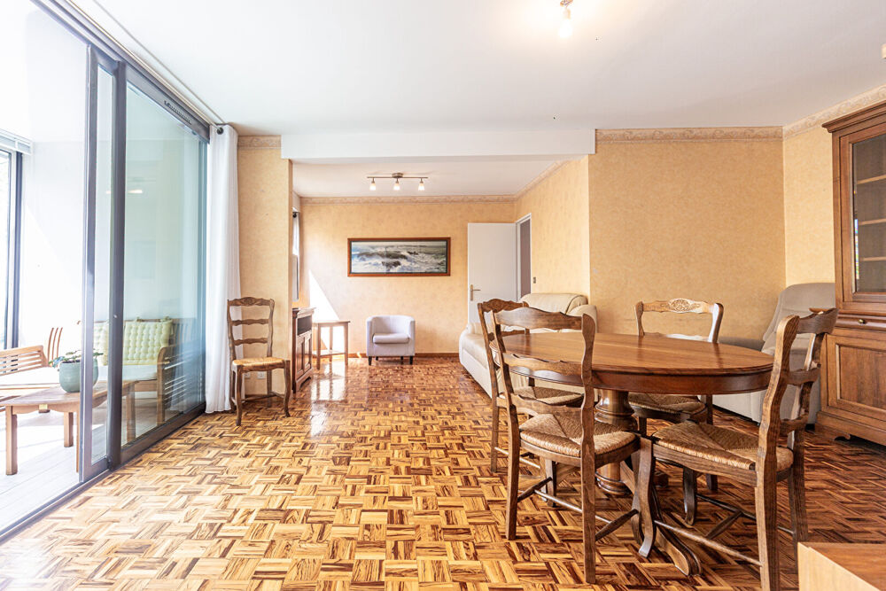 AGENCE IMMOBILIERE LAFORET - "CHÊNE" - ANNECY - APPARTEMENT TRAVERSANT T5 - VERANDA - CAVE - GARAGE DOUBLE en sus (HSP : 3m10) -