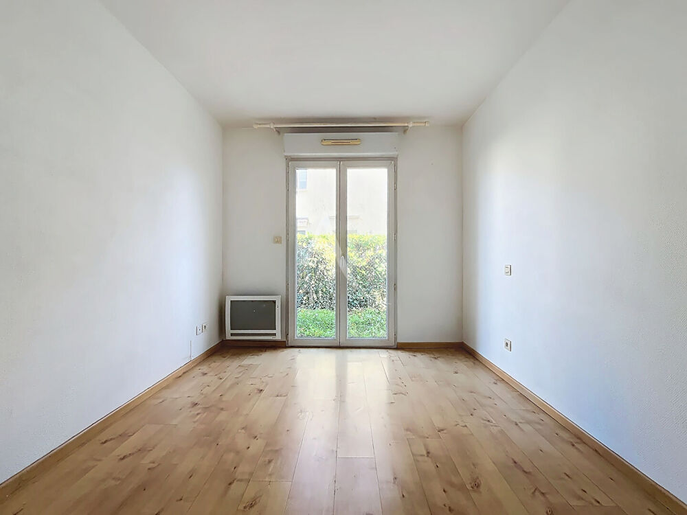 Vente Appartement Appartement T2  avec jardinet  et garage plein Centre Castelginest