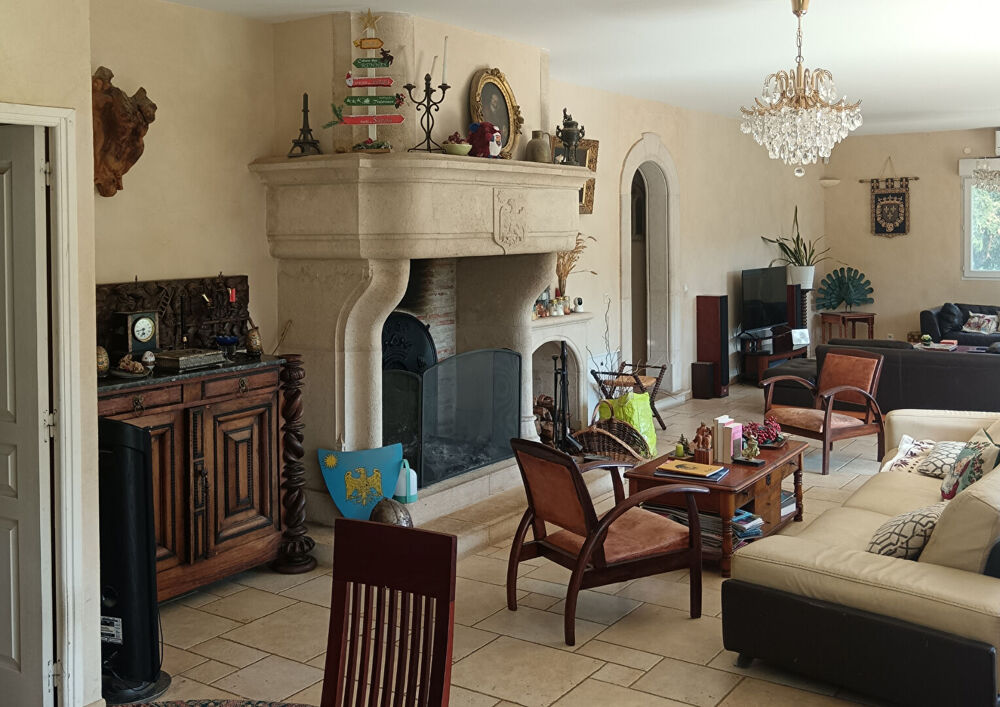 ESSONNE, 40k sud du Paris, Maison Meulière de 7 Chambres, piscine, presque 1 hectare du terrain
