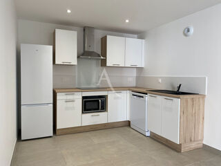  Appartement à louer 3 pièces 80 m²
