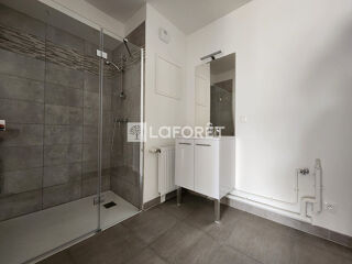  Appartement à louer 3 pièces 75 m²