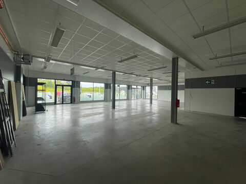   Opportunité de Location : Local Commercial de 400m2 dans un Bâtiment Basse Consommation à La Ville Aux Dames 