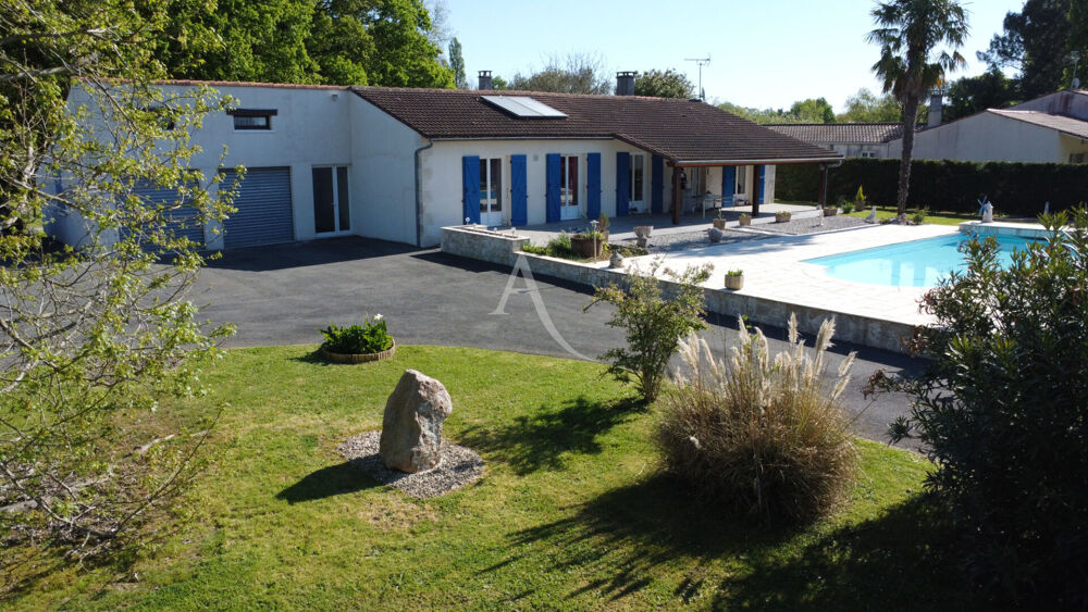 Propriété familiale avec piscine et dépendances - FONTCOUVERTE