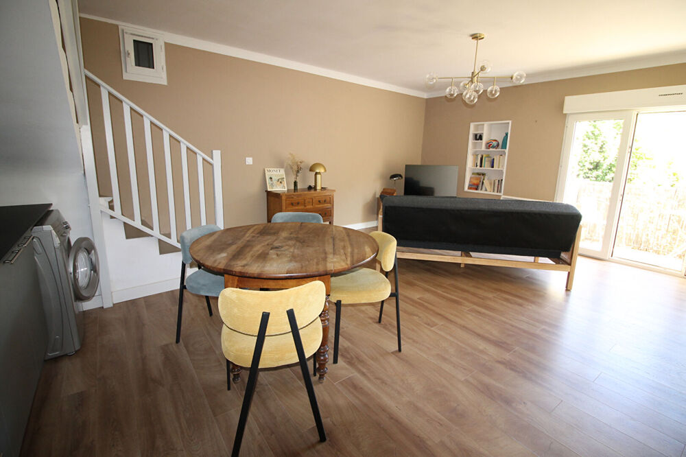 NIMES CENTRE VILLE Bel appartement rénové P2 bis en duplex de 53m² avec balcon 2ème et dernier étage.