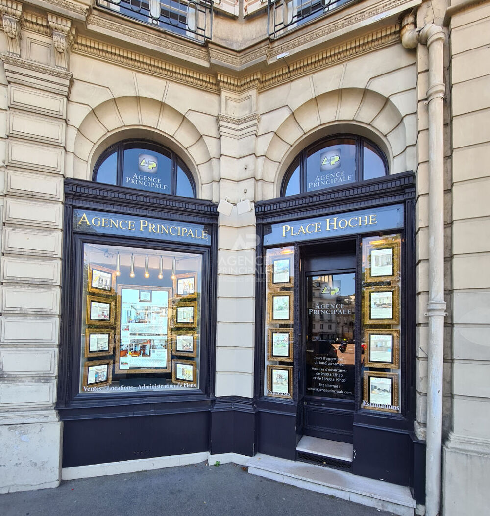 Vente Appartement Versailles Rive-Droite appartement 4 pièces 106 m² situé au 1er étage avec ascenseur, cave et parking sous-sol Versailles