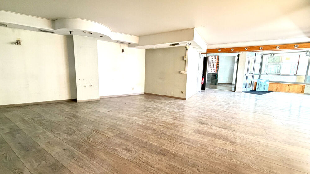   LOCAL COMMERCIAL DE 303.48 M2 AVEC BUREAUX VITRINES PROCHE CENTRE VILLE Manosque