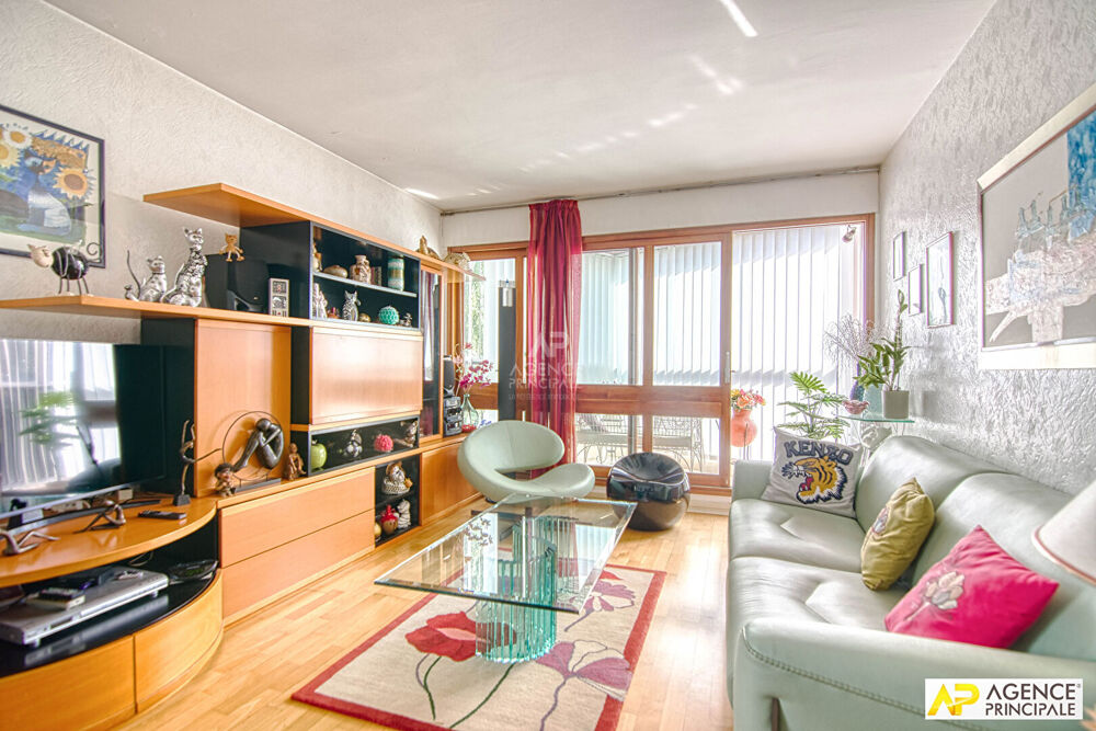 Le Chesnay Parly 2 Appartement 4 pièces de 81 m² carrez situé au 2e et dernier étage avec ascenseur, loggia, cave et box en sous