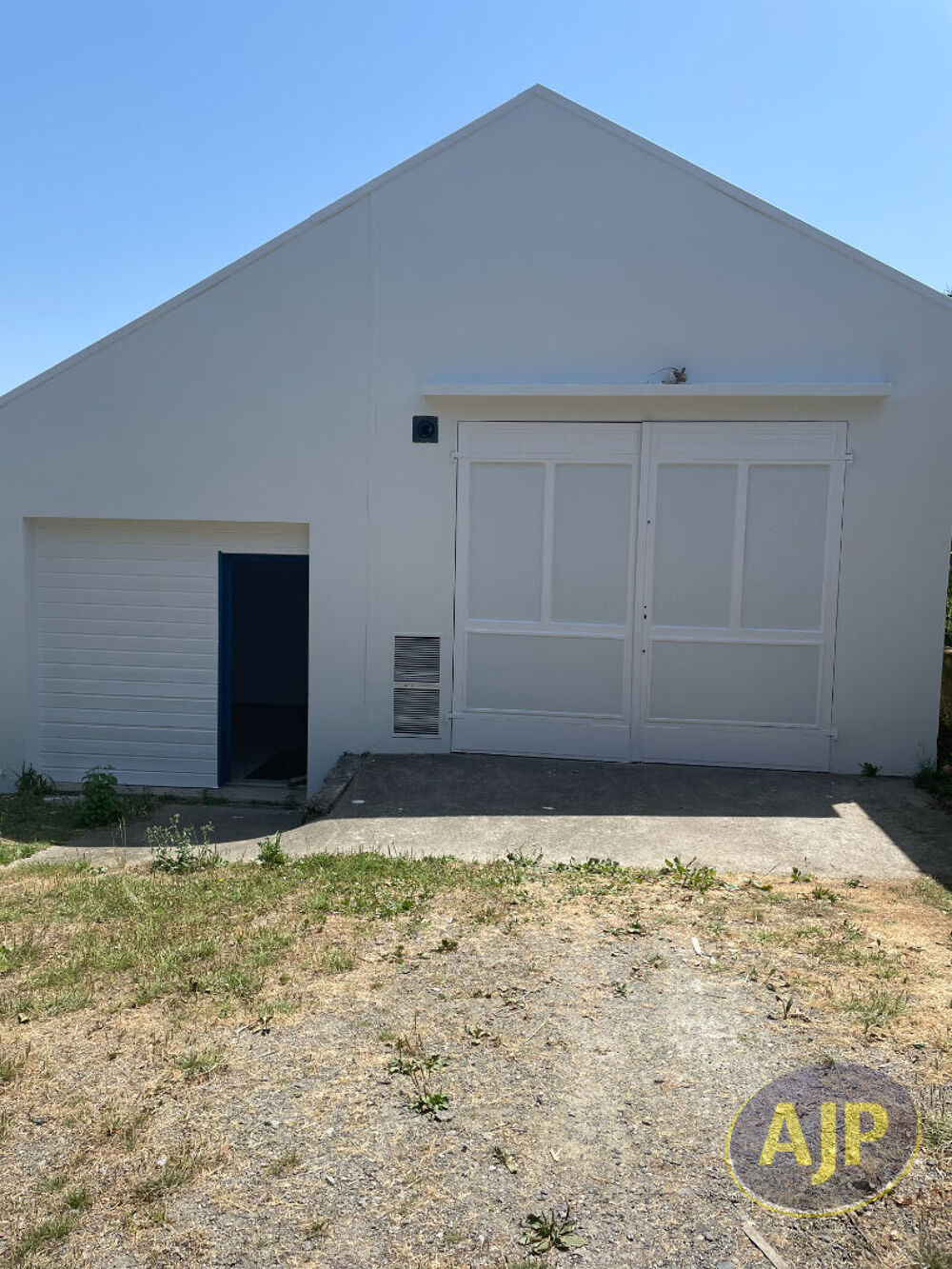   CAMPBON - LOCAL ATELIER AVEC BUREAU 