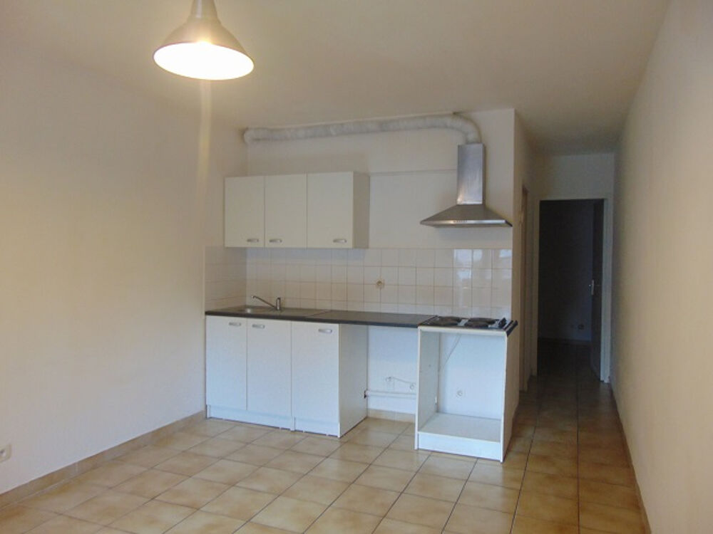 4% agde loue T2 avec parking.