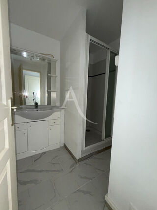 Appartement à louer 3 pièces 76 m²