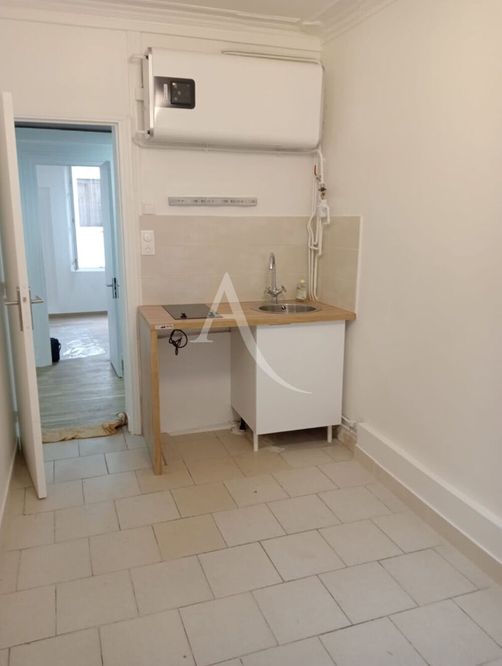   LOCAUX PROFESSIONNELS 34.40M² A LOUER PARIS 10 
