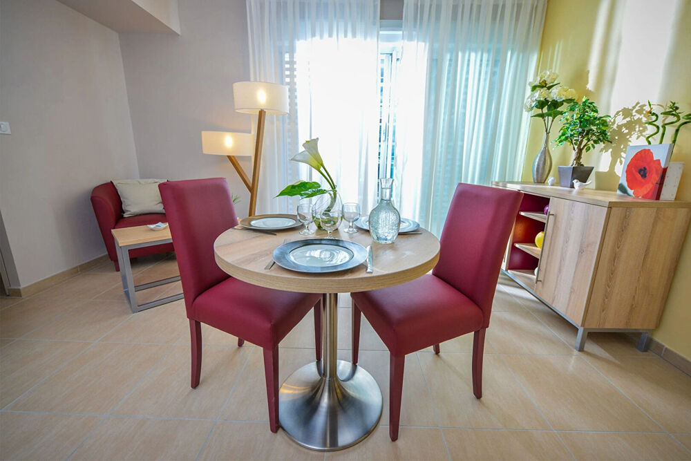 A VENDRE POUR INVEST LMNP SENIOR: Appartement 2 pièce(s) de 36.25 m2 + 10m2 de terrasse et 1 parking situé à Marseille (13003)