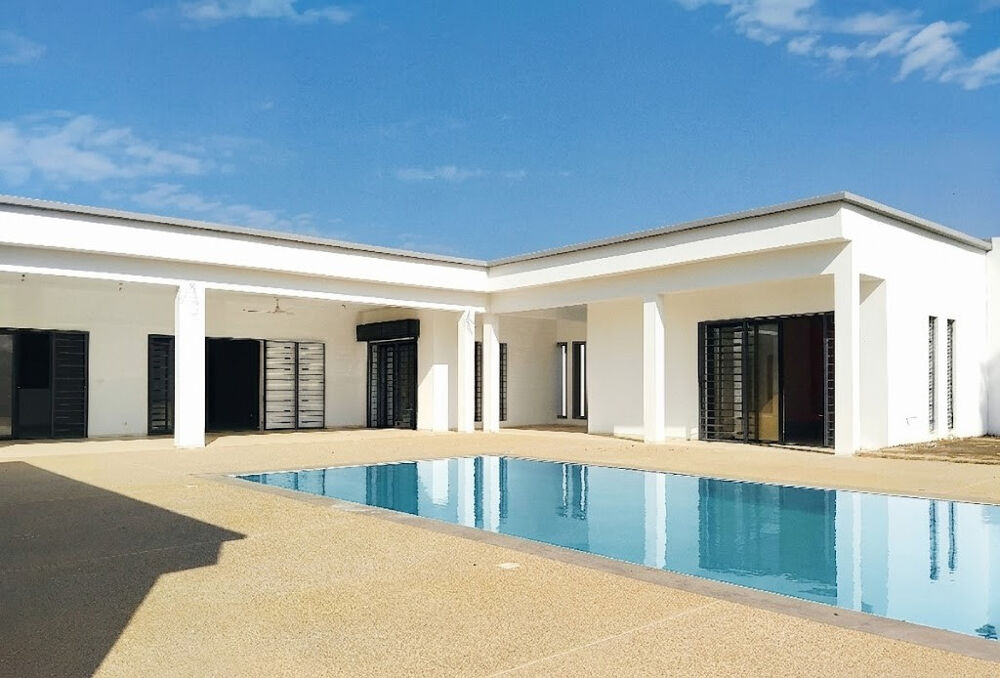 Vente Maison EN EXCLUSIVITE CHEZ SELECTION SENEGAL MAISON CONTEMPORAINE AVEC PISCINE SUR 793m2 DE TERRAIN SITUEE DANS UNE PETITE RESIDENCE PR Ngaparou (Senegal)