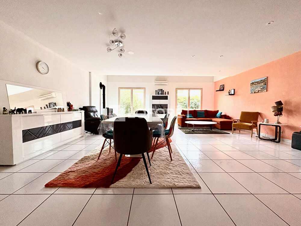 Maison 3 faces, 133m2 sur terrain piscinable 847m2. 299 000