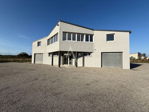 BUREAUX RENOVES AVEC GRAND PARKING A VILLESEQUELANDE 1020 11170 Villesequelande