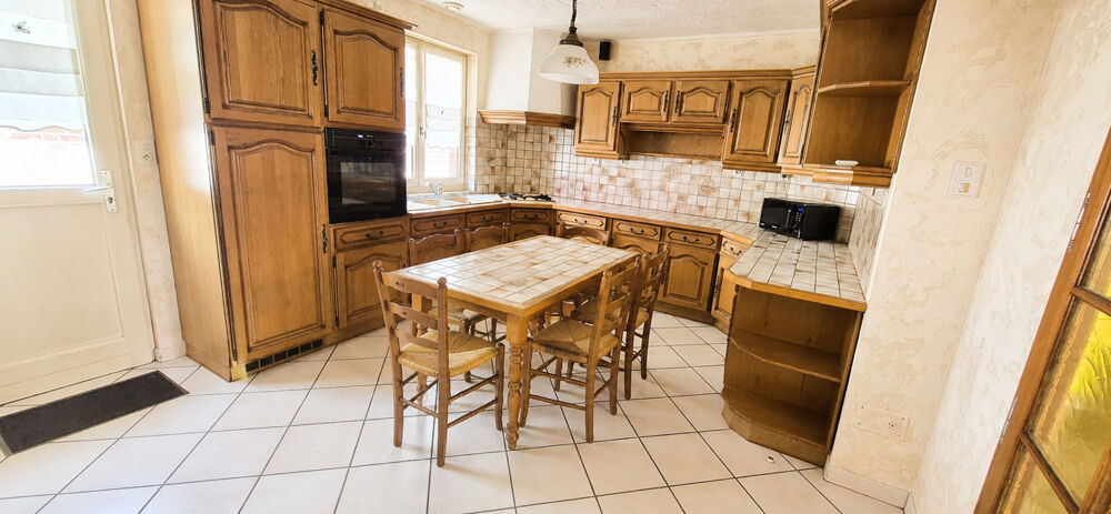 Grande maison familiale avec jardin, panneaux solaires