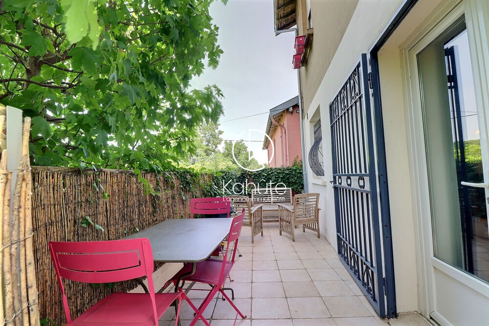 Appartement rénové avec gout de 86,40 m2 - 4 pièces, 3 chambres avec terrasse de 13,60m2 et cave de 33,15m2