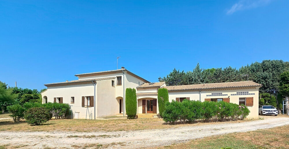 Vente Maison Maison Pujaut 5 pièce(s) 234 m2 - MAISON AVEC DEPENDANCES - TERRAINN 1760 m² - GARAGE Pujaut