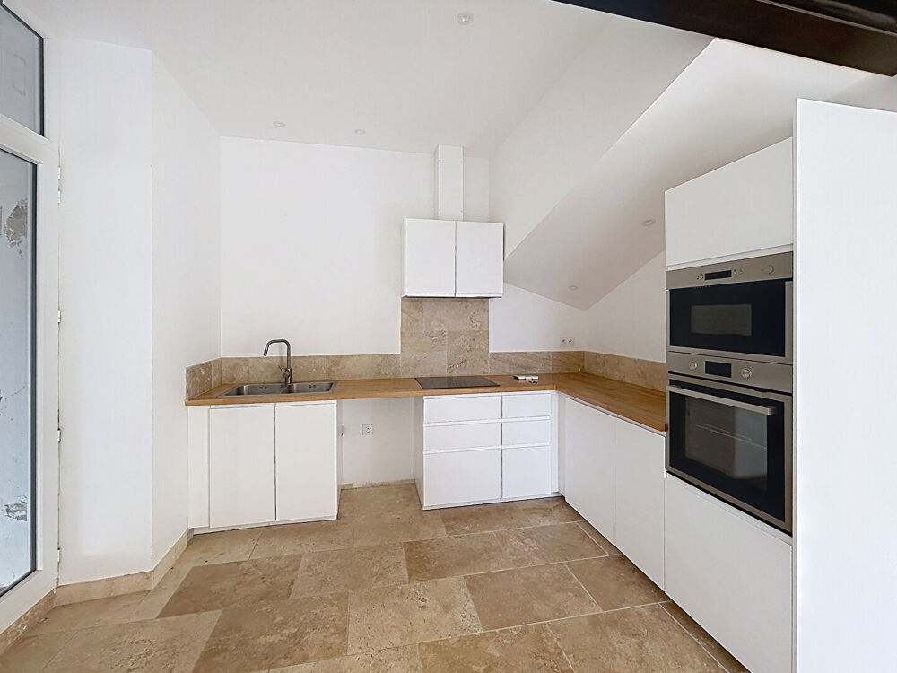 Location Maison GRANS, MAS T5 AVEC GARAGE  ET ANNEXES Grans