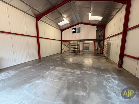GUJAN MESTRAS - Local de stockage d'environ 140m&sup2; avec espace bureau. 890 33470 Gujan mestras