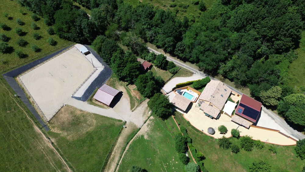Ensemble immobilier de caractère dans un cadre bucolique