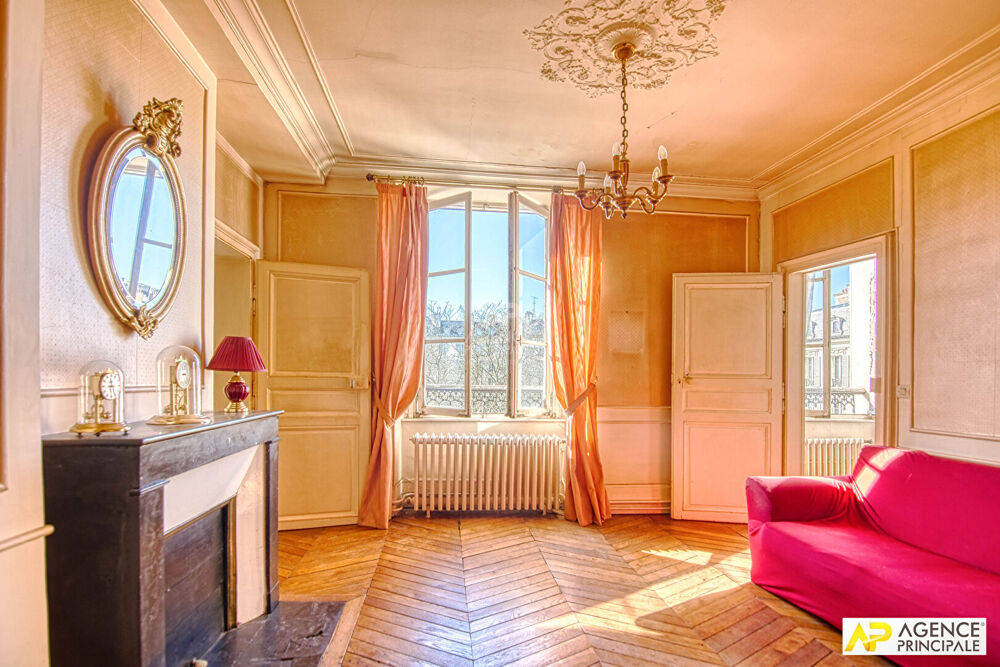 Vente Appartement Versailles Notre-Dame place Hoche Appartement 4 pièces 80.83 m² carrez situé au 3ème étage d'un immeuble 18ème. Versailles
