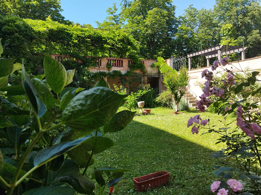 Hôtel particulier au centre de Moissac 82