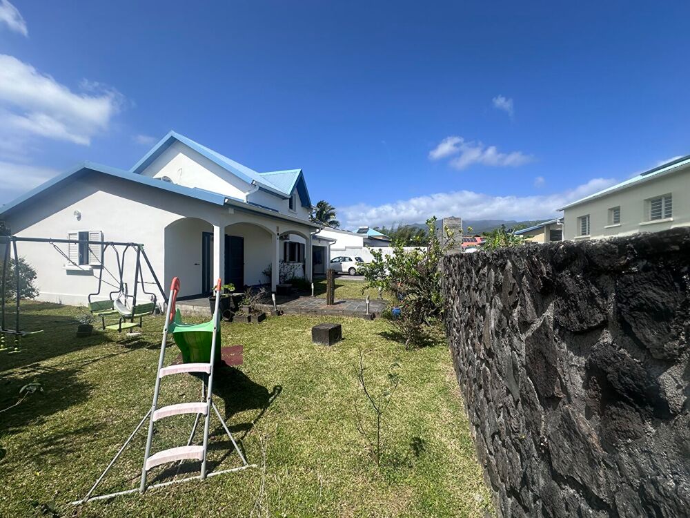 Vente Maison Maison 4 pièces 117 m² avec grand terrain piscinable à Sainte-Suzanne Sainte suzanne