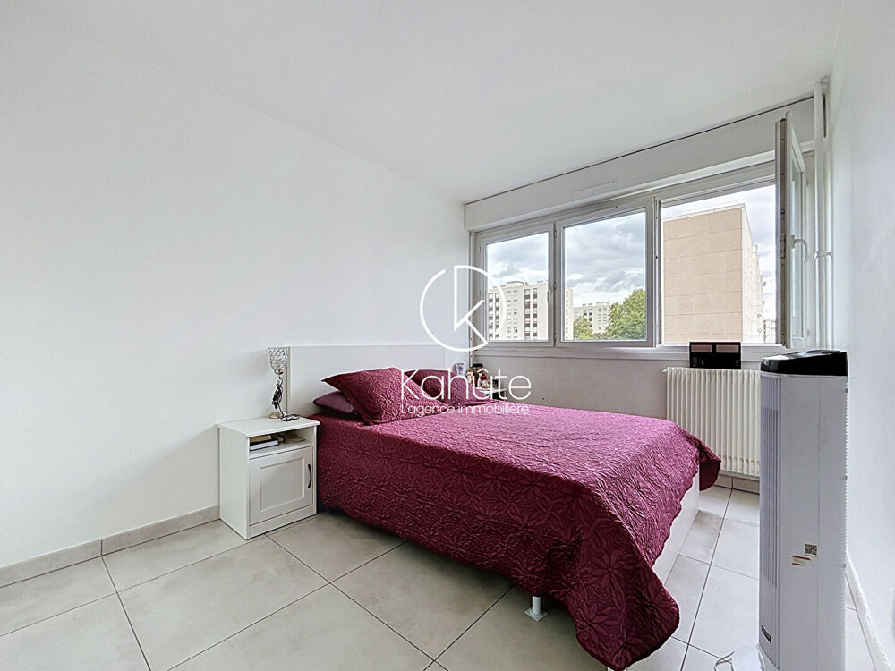 Vente Appartement Appartement Saint Fons- Quartier Arsenal 4 pièce(s) 77 m2, 3 chambres, place de parking, cave, Vendu Loué Saint fons