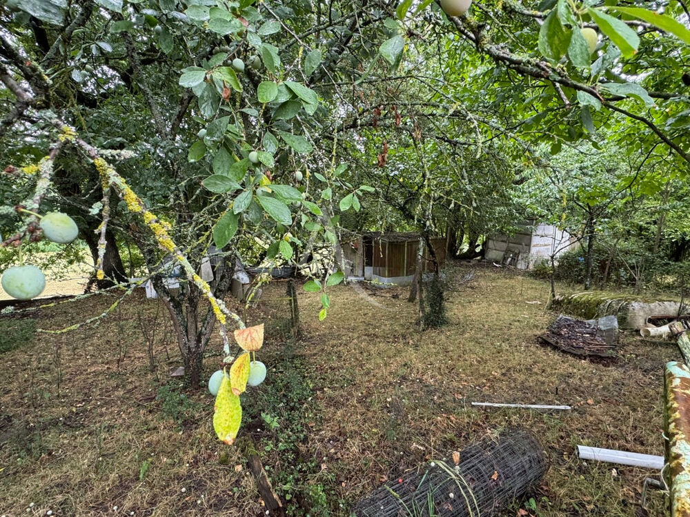 SAINT-GERMAIN-LE-FOUILLOUX - Longère à rénover de 312 m²