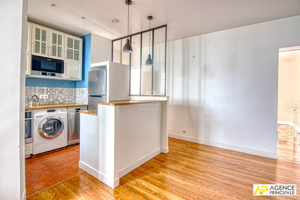 Vente Appartement Versailles Saint-Louis Appartement 3 pièces d'environ 61 m²  situé au 2ème étage avec chambre de service de 10.42 m² carrez et c Versailles