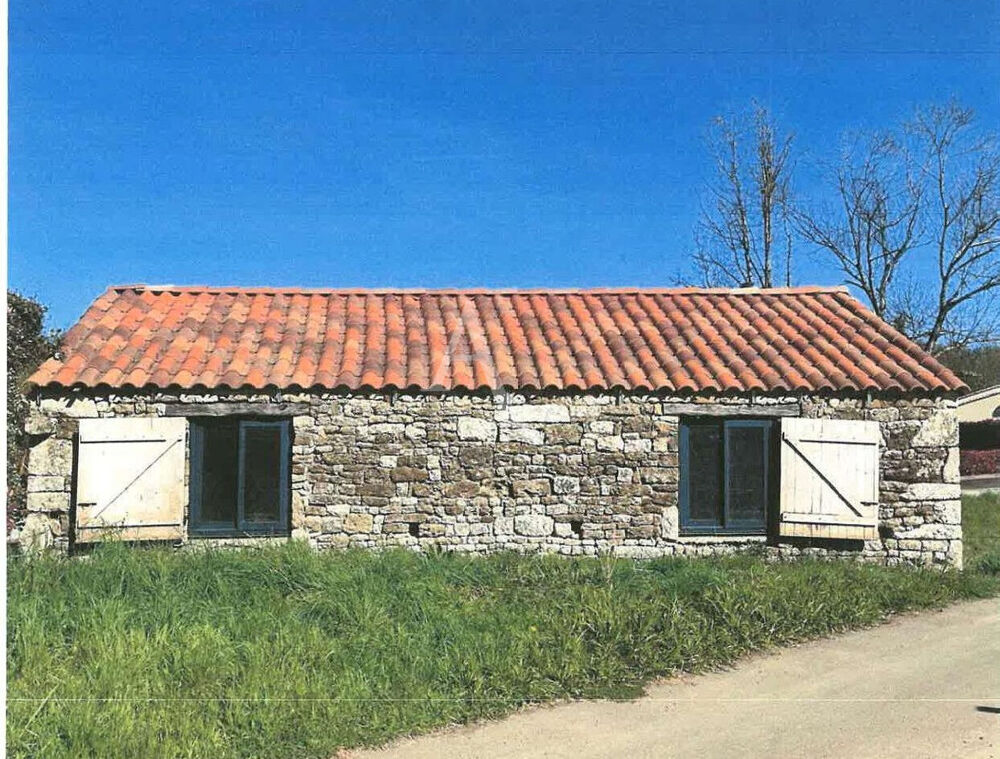 Maison en pierres avec gros oeuvre en état.