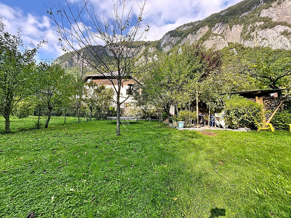Vente Maison Corps de ferme avec dépendances, jardins et bois, à vendre à Faverges-Seythenex Faverges seythenex