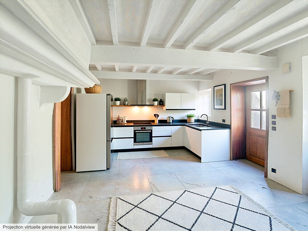 Maison de grande superficie au centre de Saint-Maurice-de-Satonnay